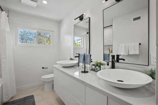 Bathroom, Dual Sink Vanities, Interior, Recessed Lighting