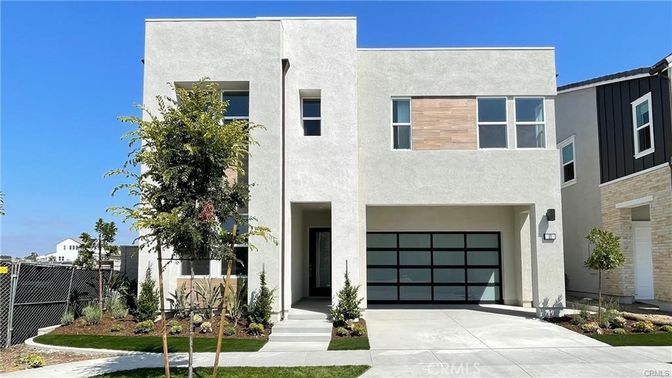 Attached, Exterior, Facade, Modern