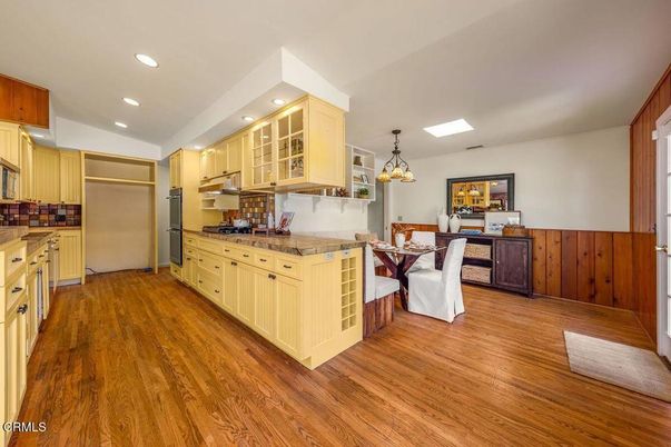 Dining room, Interior, Kitchen, Pendant Lights, Recessed Lighting, Wood Texture Flooring
