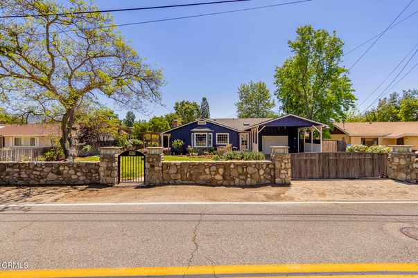 Exterior, Facade, Ranch
