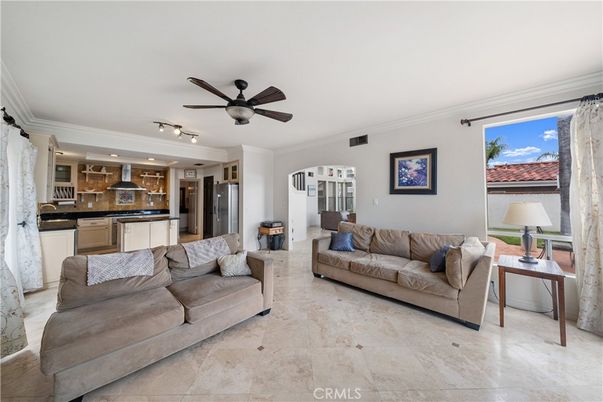 Interior, Kitchen, Living room, Stainless Steel Appliances