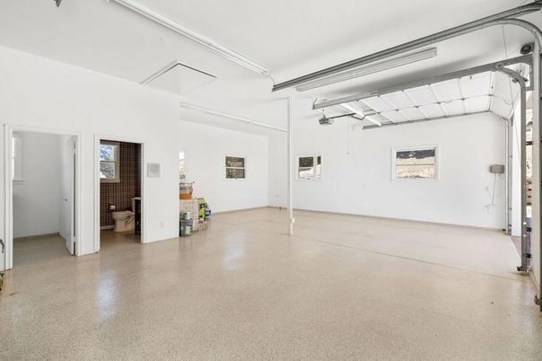 Garage, Interior