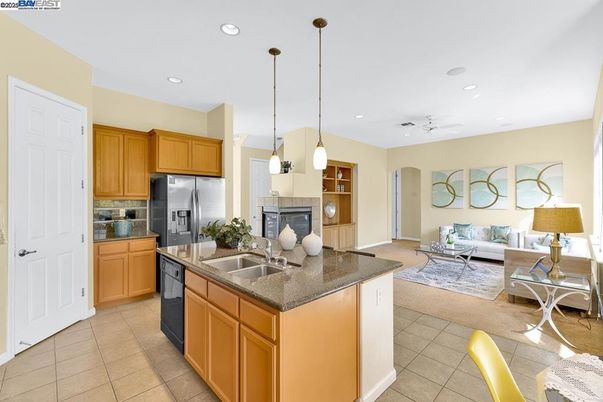 Interior, Kitchen, Living room, Pendant Lights, Recessed Lighting, Stainless Steel Appliances