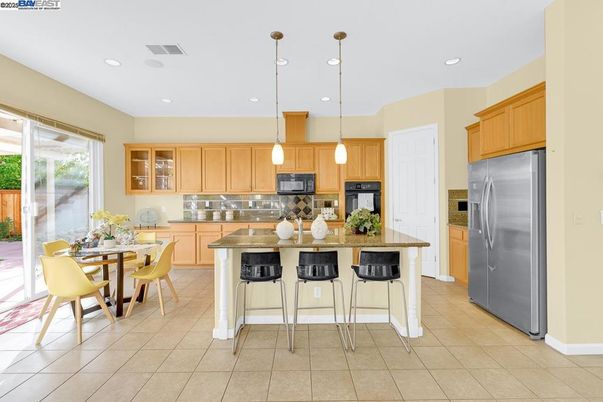 Dining room, Interior, Kitchen, Pendant Lights, Recessed Lighting, Stainless Steel Appliances