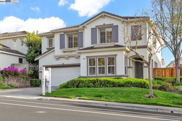 Attached, Exterior, Facade, Mediterranean