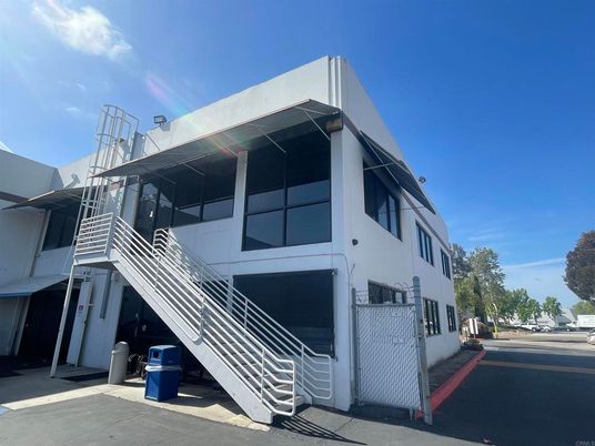 Exterior, Facade, Modern
