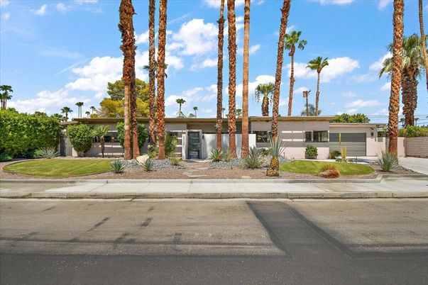 Attached, Exterior, Facade, Ranch