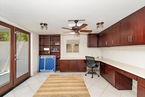 Home Office, Interior