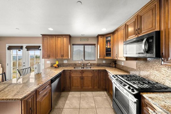 Dining room, Interior, Kitchen, Recessed Lighting, Stainless Steel Appliances