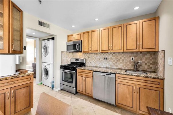 Interior, Kitchen, Recessed Lighting, Washer