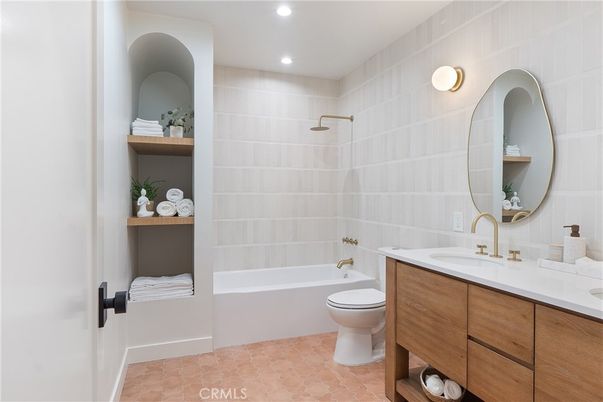 Bathroom, Dual Sink Vanities, Interior, Recessed Lighting
