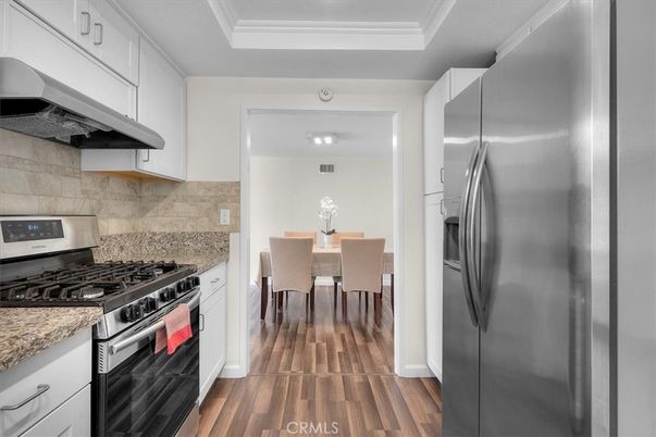 Dining room, Interior, Kitchen, Stainless Steel Appliances, Wood Texture Flooring