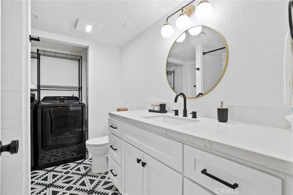 Bathroom, Dual Sink Vanities, Interior