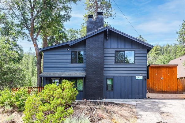 Exterior, Facade, Brick Facade, Raised Ranch