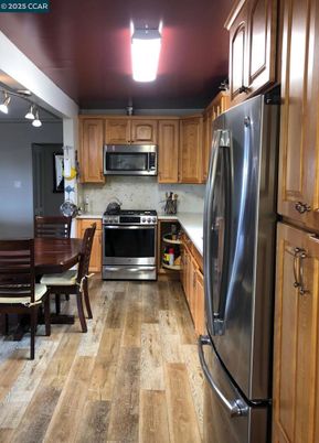 Dining room, Interior, Kitchen, Stainless Steel Appliances, Wood Texture Flooring