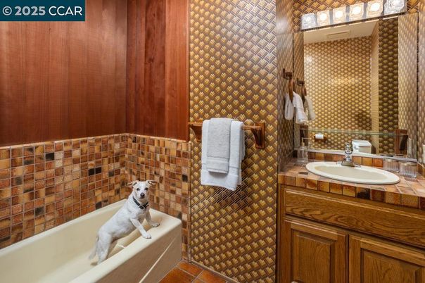 Bathroom, Interior, Tile Countertops