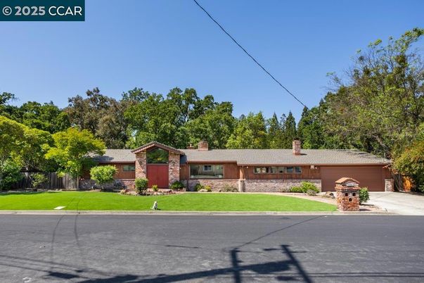 Attached, Exterior, Facade, Brick Facade, Ranch