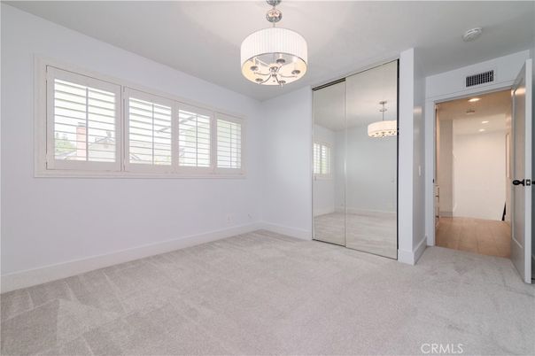 Chandelier, Empty room, Interior, Pendant Lights