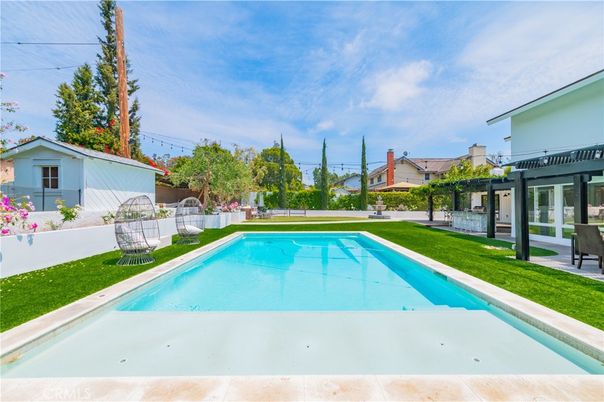 Exterior, Pool
