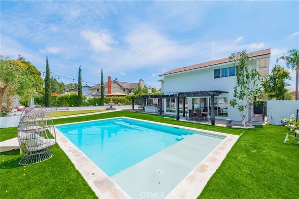 Exterior, Pool