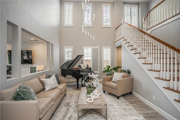 Interior, Living room, Pendant Lights, Piano, Recessed Lighting, Wood Texture Flooring