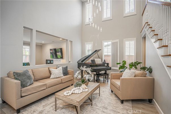 Interior, Living room, Pendant Lights, Piano, Recessed Lighting, Wood Texture Flooring