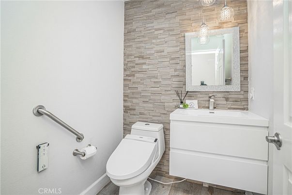 Bathroom, Interior, Pendant Lights, Wood Texture Flooring