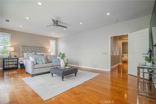 Bedroom, Interior, Living room, Recessed Lighting, Wood Texture Flooring