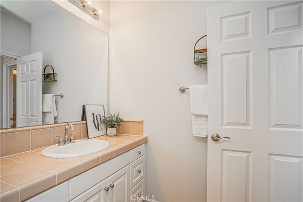 Bathroom, Interior, Tile Countertops