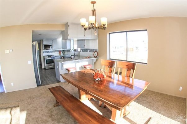 Chandelier, Dining room, Interior, Kitchen, Stainless Steel Appliances