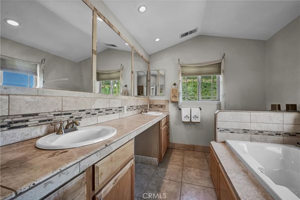 Bathroom, Dual Sink Vanities, Interior, Recessed Lighting