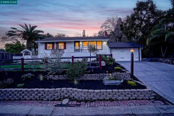 Attached, Exterior, Facade, Raised Ranch