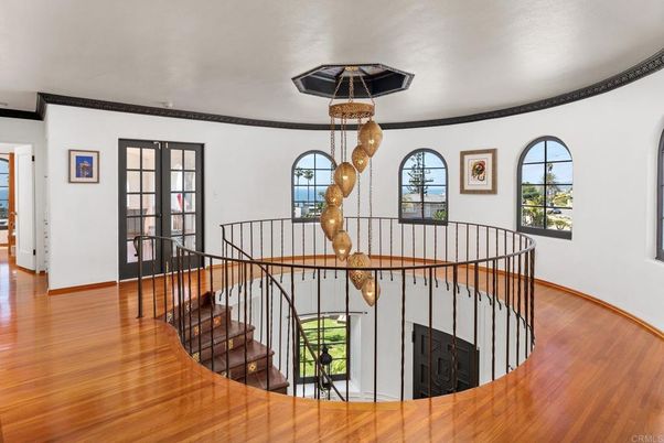 Interior, Pendant Lights, Wood Texture Flooring