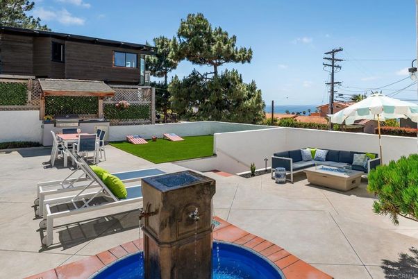 Exterior, Pool, Water
