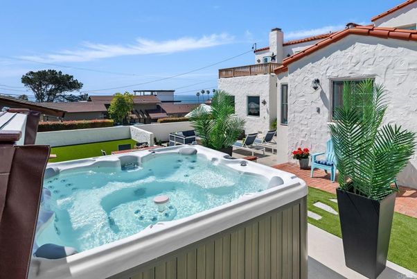 Exterior, Hot Tub