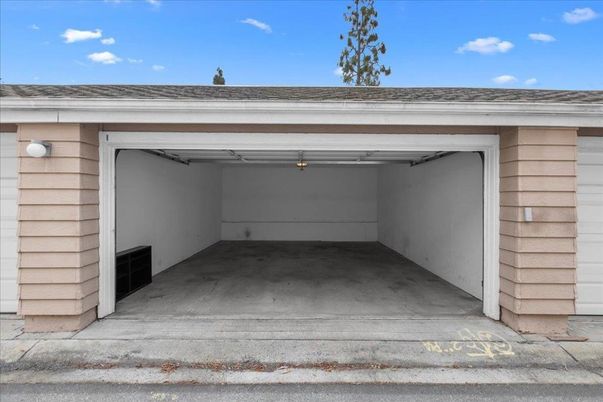 Exterior, Garage