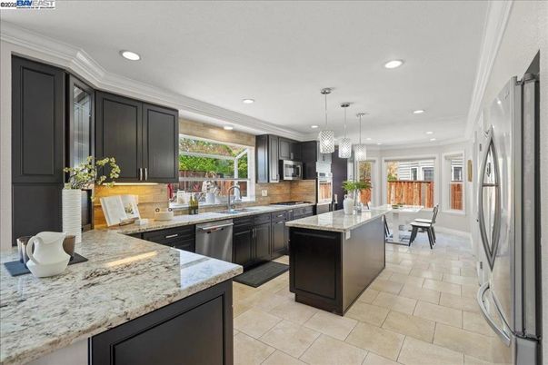 Dining room, Interior, Kitchen, Pendant Lights, Recessed Lighting, Stainless Steel Appliances