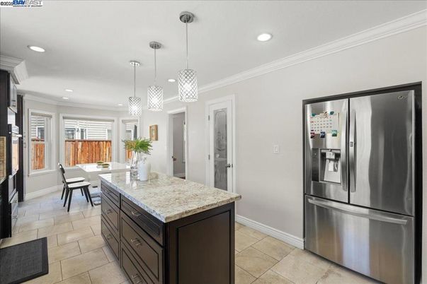 Dining room, Interior, Kitchen, Pendant Lights, Recessed Lighting, Stainless Steel Appliances