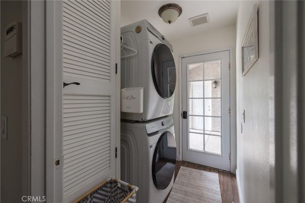 Interior, Utility Closets, Washer, Wood Texture Flooring