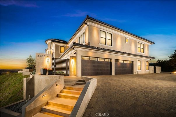 Attached, Exterior, Facade, Modern