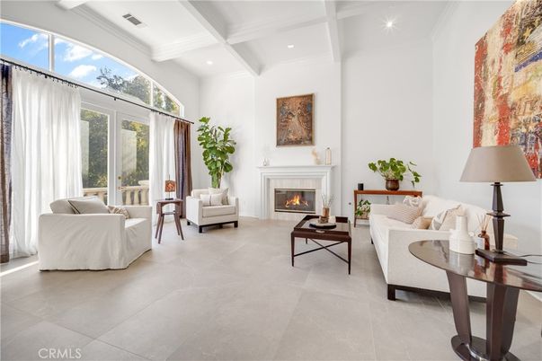 Fireplace, Interior, Living room, Recessed Lighting