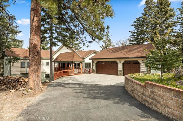 Attached, Exterior, Facade, Ranch