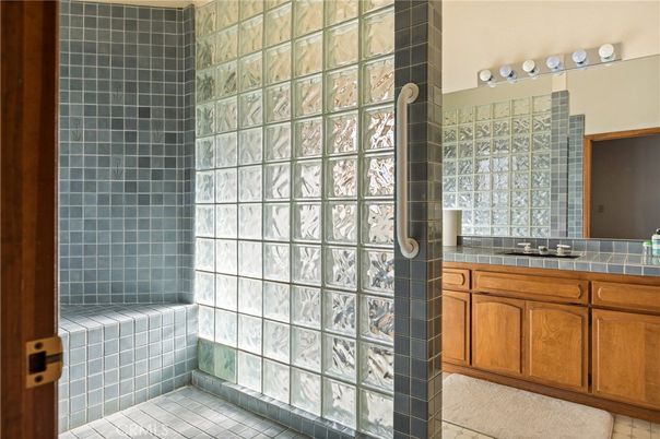 Bathroom, Interior, Tile Countertops