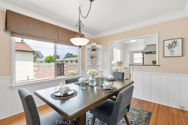 Dining room, Interior, Kitchen, Pendant Lights, Wood Texture Flooring