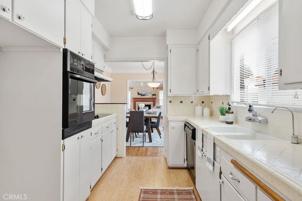 Dining room, Interior, Kitchen, Pendant Lights, Tile Countertops, Wood Texture Flooring