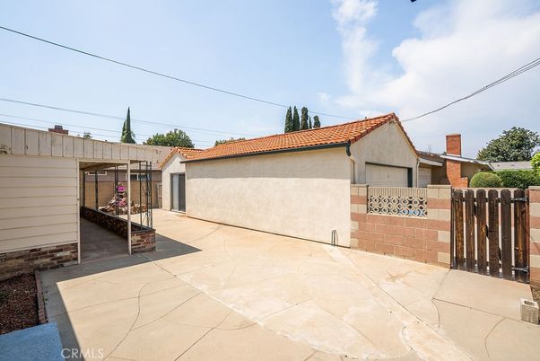 Detached Garage, Exterior