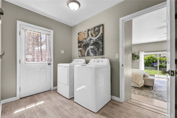 Interior, Washer, Wood Texture Flooring