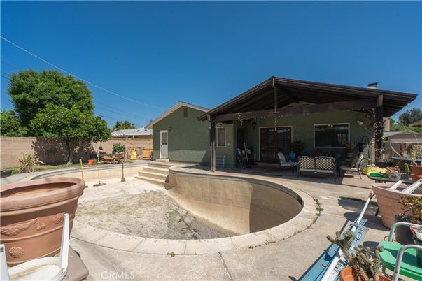 Exterior, Pool