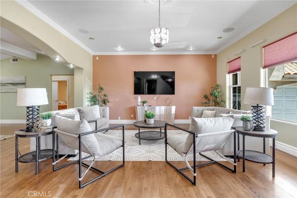Interior, Living room, Pendant Lights, Recessed Lighting, Wood Texture Flooring