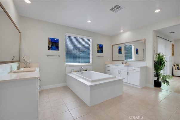 Bathroom, Dual Sink Vanities, Interior, Recessed Lighting